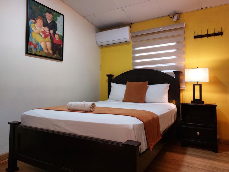 Bed, Photo of the whole room, Bedroom, air conditioner