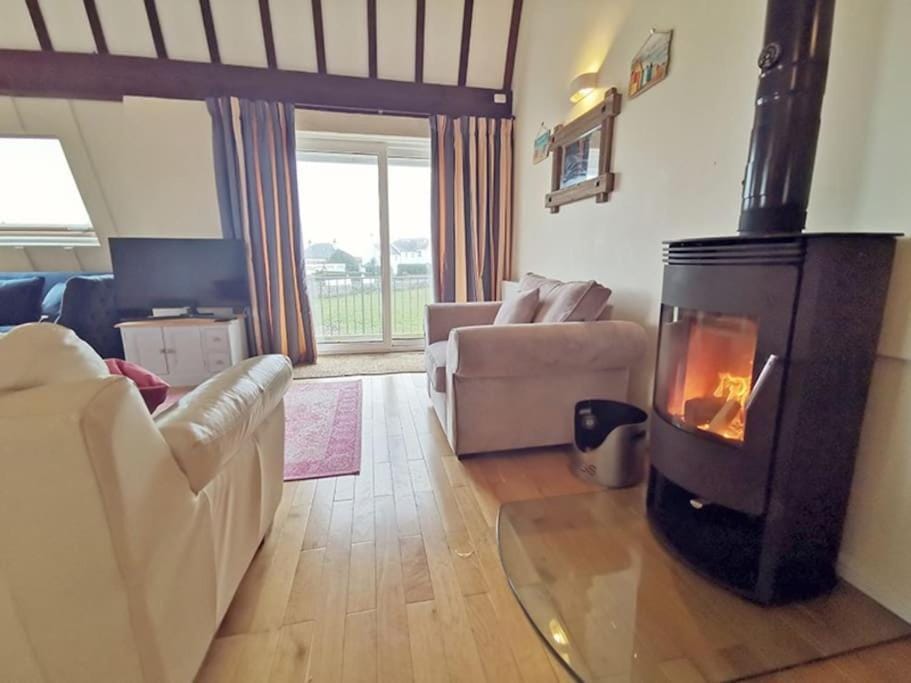 Beach Retreat-3 Bed-Pet friendly-Central location House in Trearddur Bay