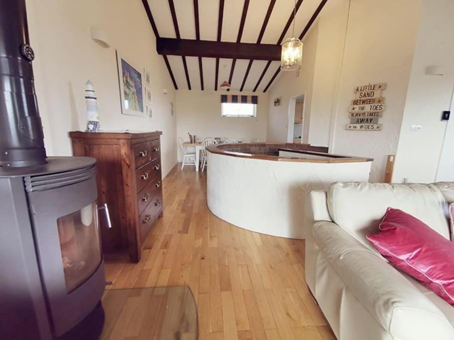 Beach Retreat-3 Bed-Pet friendly-Central location House in Trearddur Bay