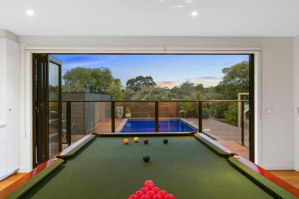 Billiard, Pool view
