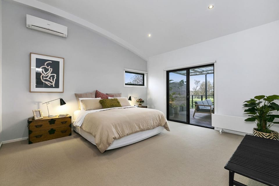 Bed, Bedroom, air conditioner