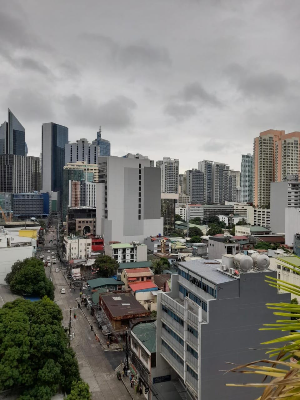 VICTORIA DE MAKATI Two (2) Bedroom Up and Down Condo Apartment in Pasay