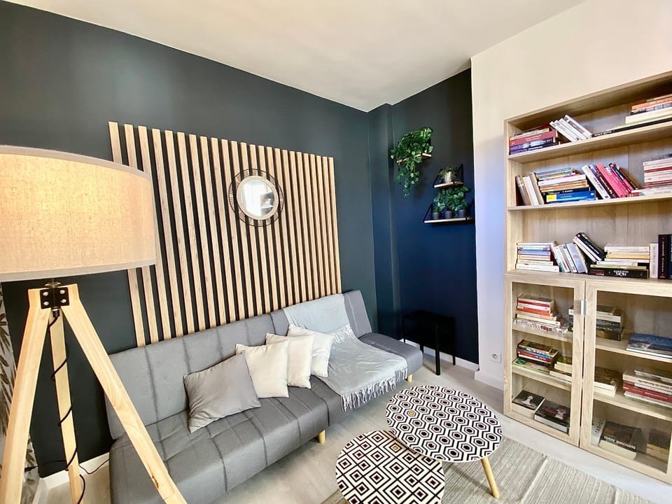 Bed, Living room