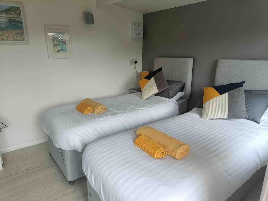 Private Lodge close to beaches and Goodwood Apartment in Bognor Regis