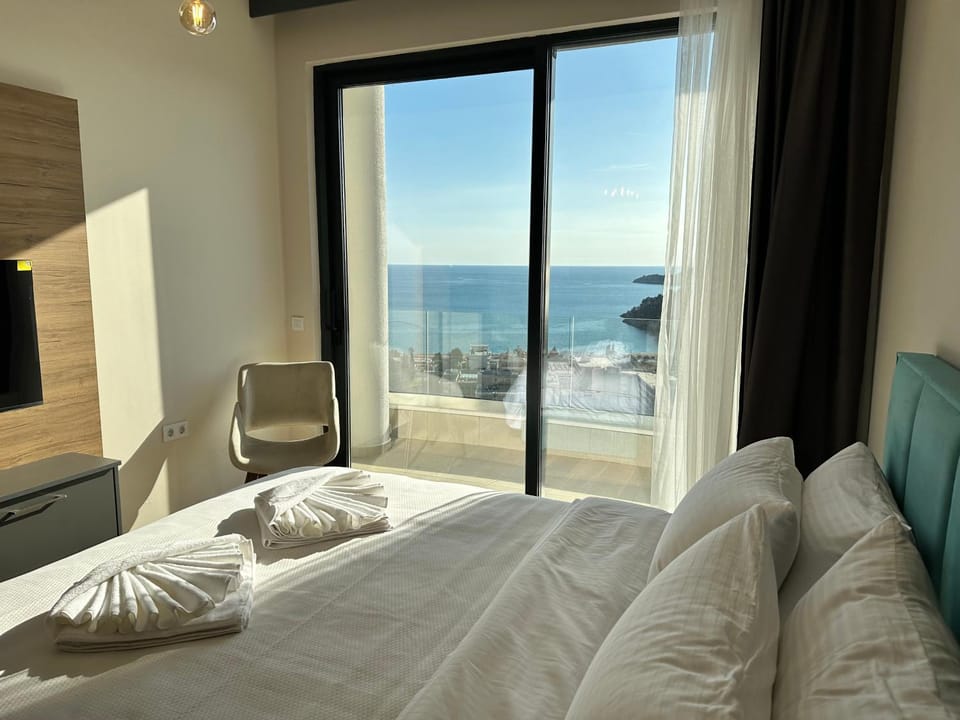 Bed, Natural landscape, Photo of the whole room, Sea view