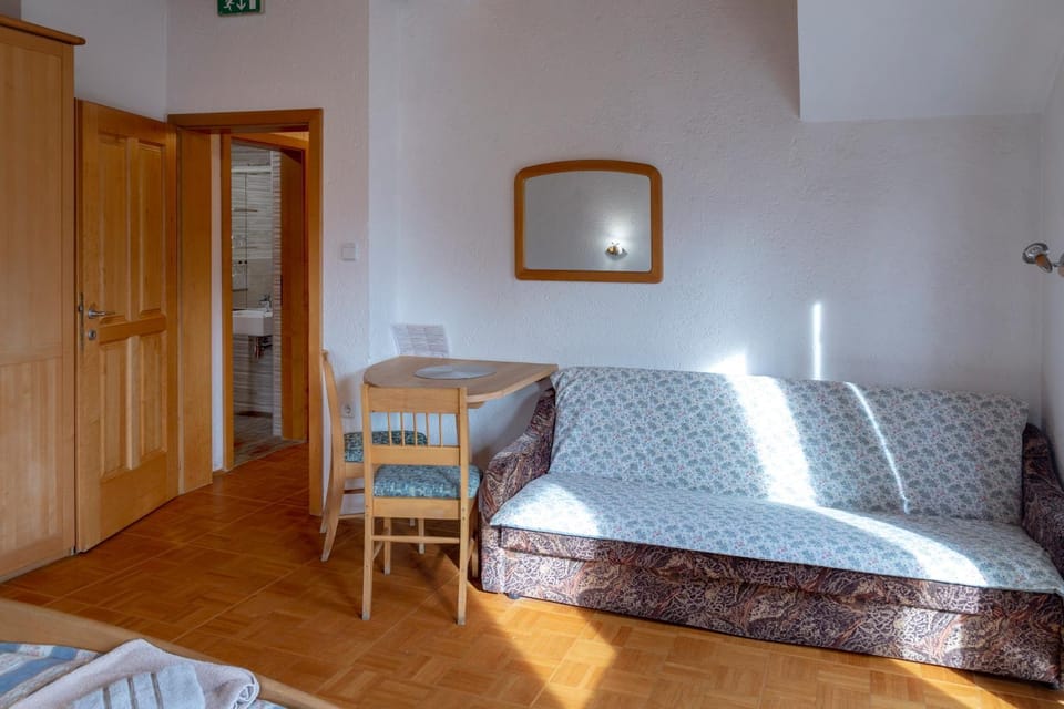 Bed, Seating area, Bedroom, wardrobe