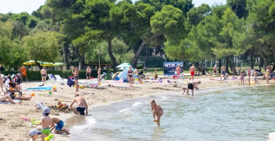 Apartman u vili s bazenom blizu mora plavi Apartment in Zadar