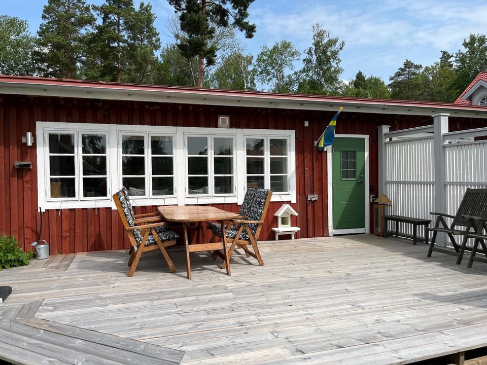 Property building, Balcony/Terrace, Dining area, Sea view