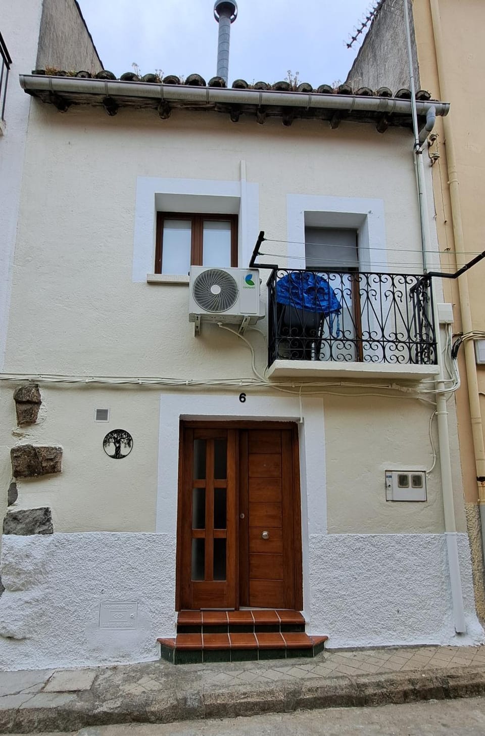 Facade/entrance