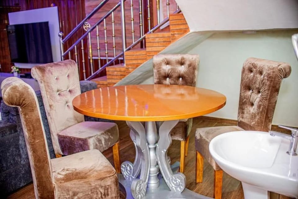 Living room, Seating area, Dining area
