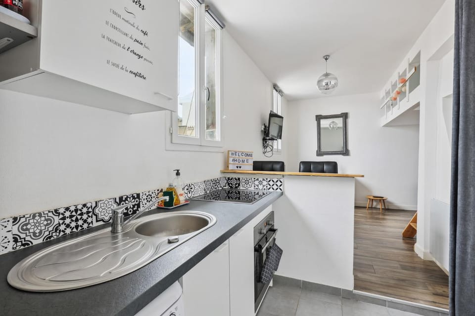 Kitchen or kitchenette
