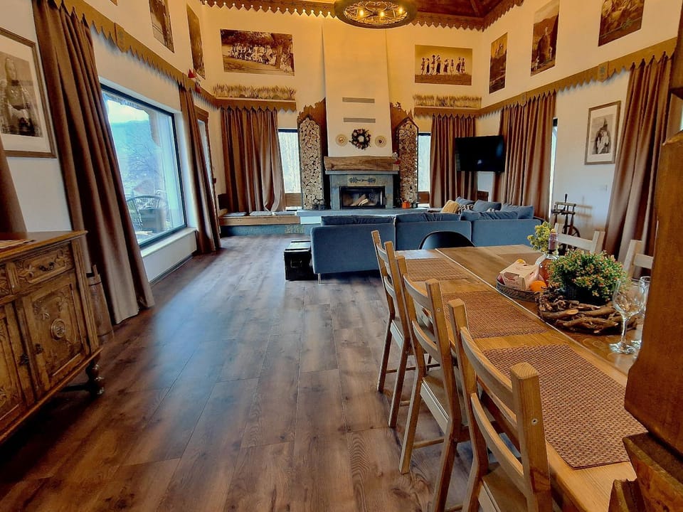 TV and multimedia, Living room, Seating area, Dining area, flat iron