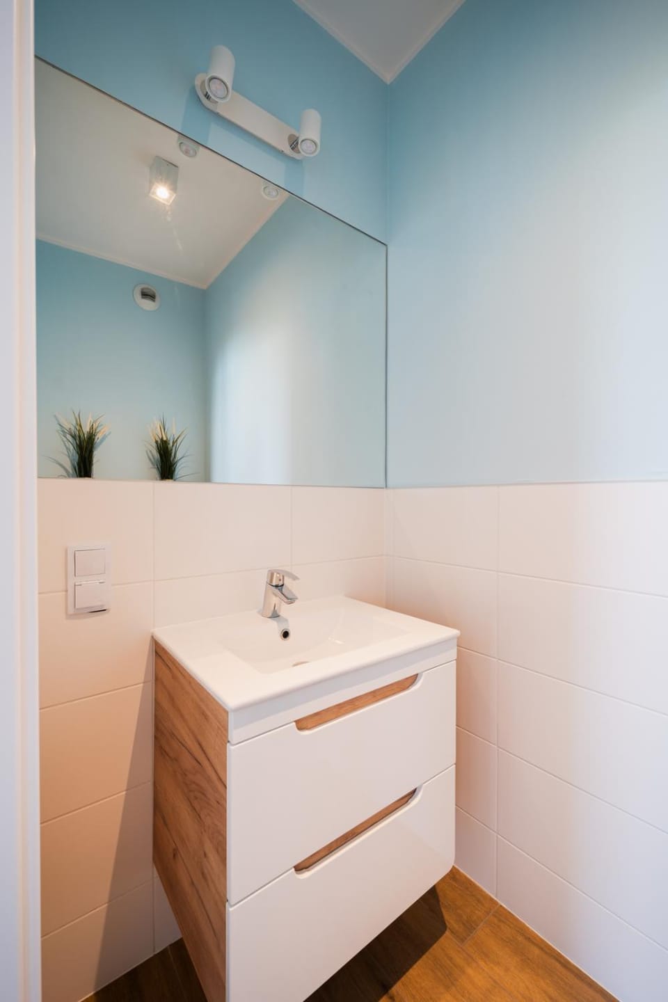 Nice Apartment - Near Sky Tower - Private Parking Apartment in Wroclaw