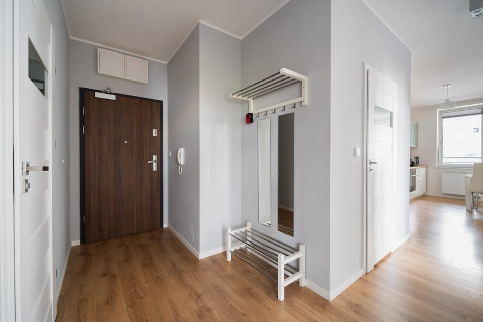 Nice Apartment - Near Sky Tower - Private Parking Apartment in Wroclaw