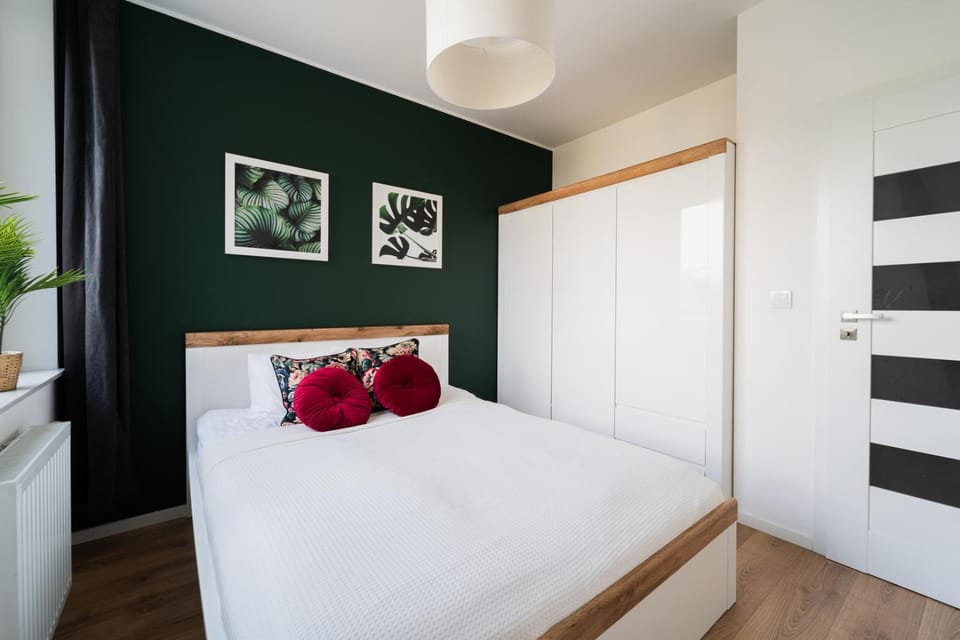 Nice Apartment - Near Sky Tower - Private Parking Apartment in Wroclaw