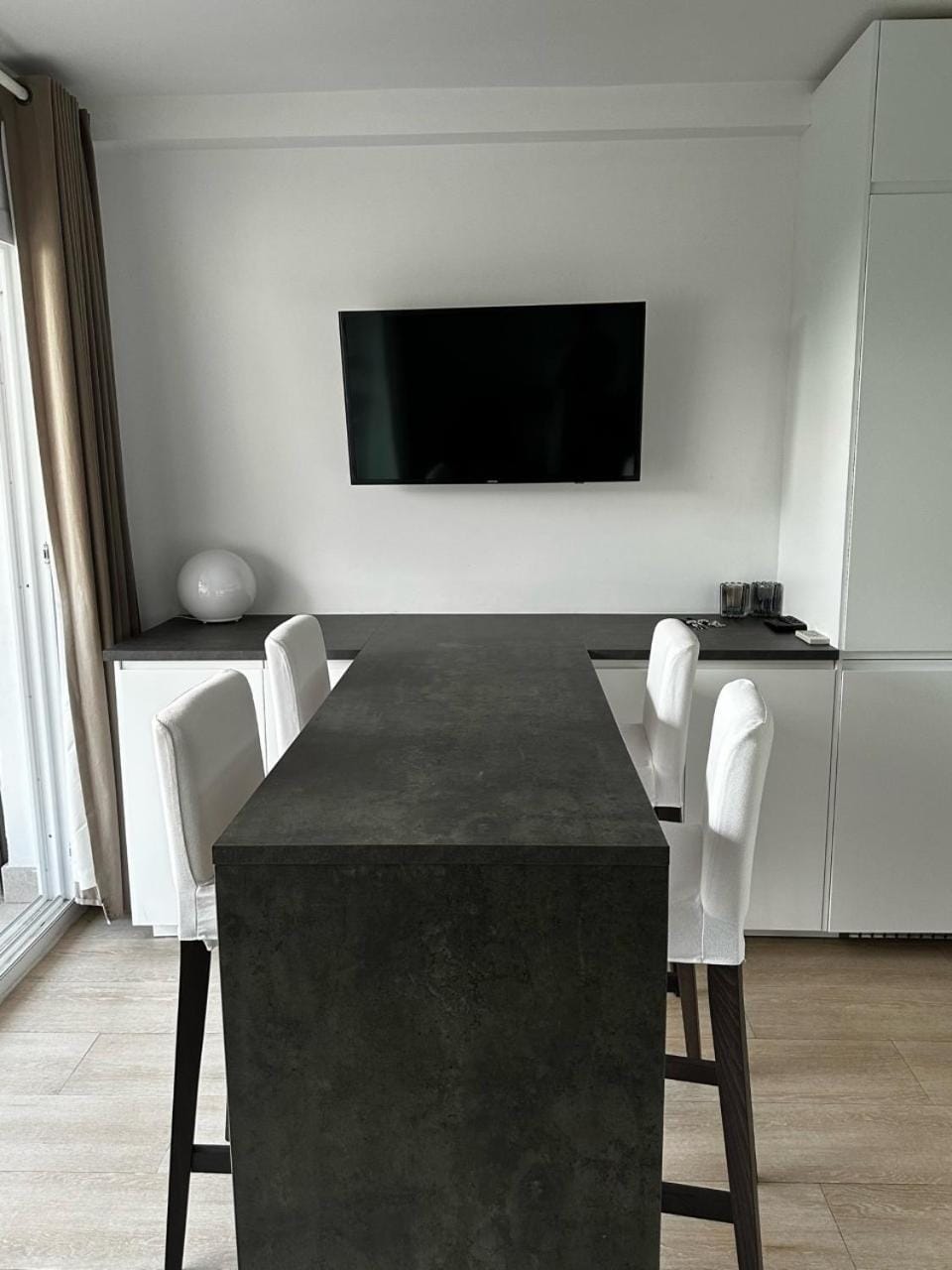 TV and multimedia, Dining area