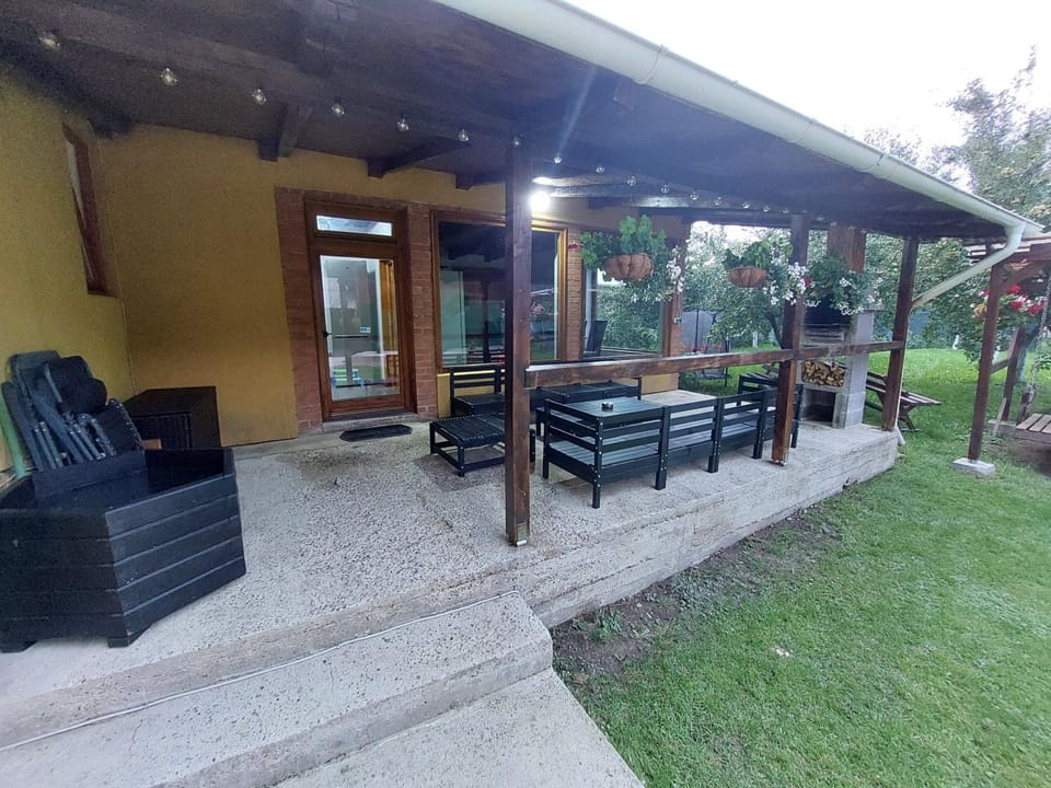 Casa Sandu-Sadova Bed and Breakfast in Romania