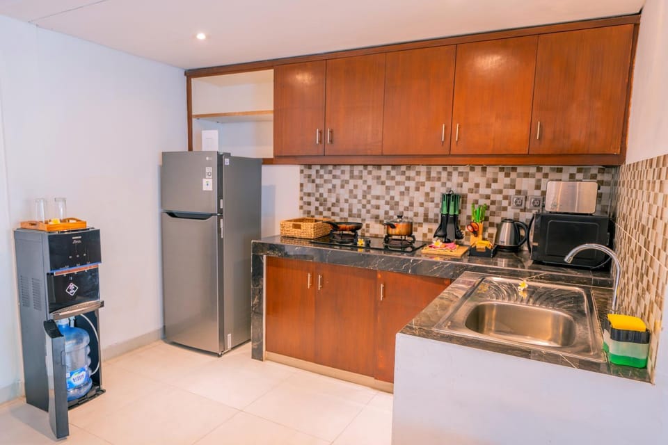 minibar, stove, toaster