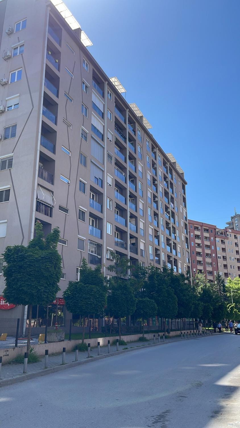 New modern Rooftop Apartment-FREE PRIVATE PARKING, self check-in Apartment in Skopje