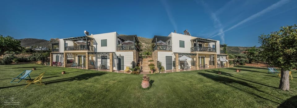 Property building, Garden, Balcony/Terrace