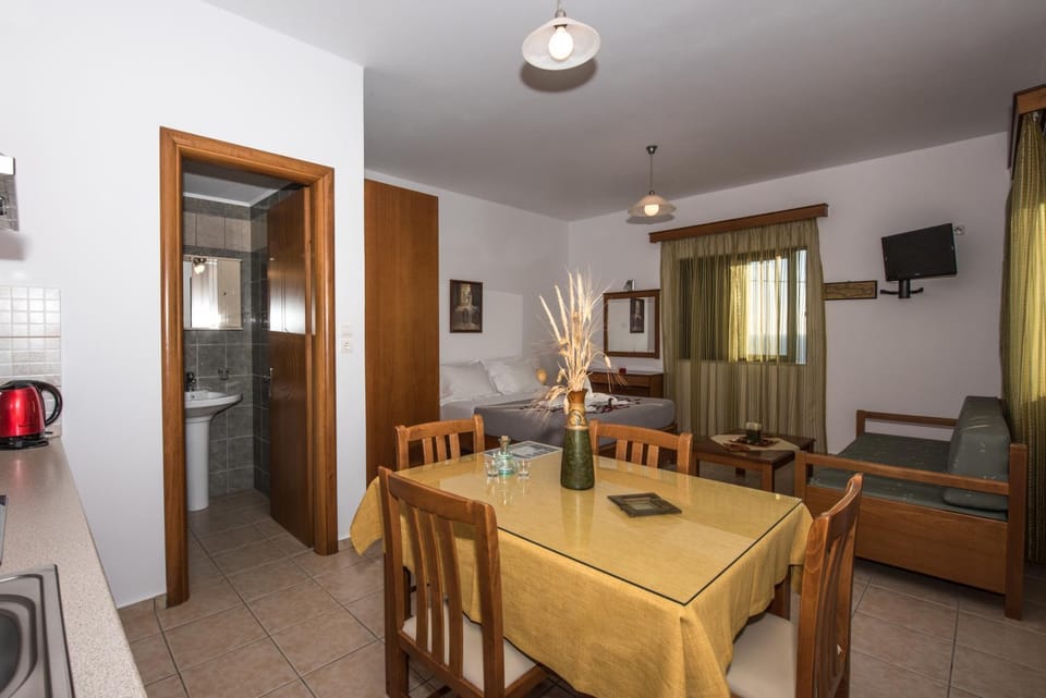 Seating area, Dining area