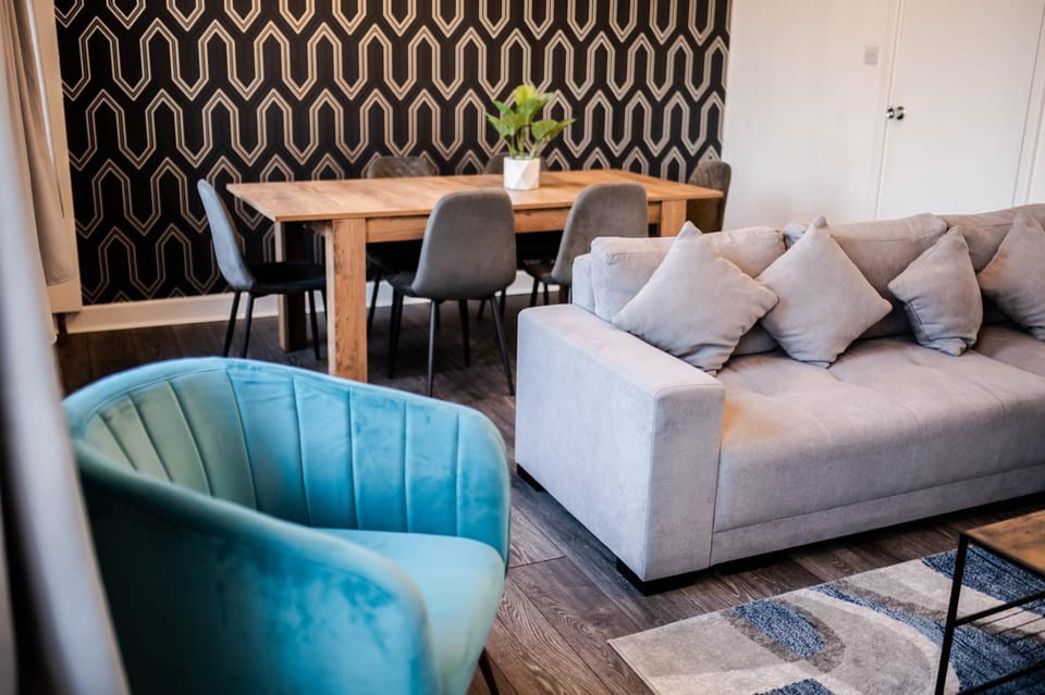 Seating area, Dining area