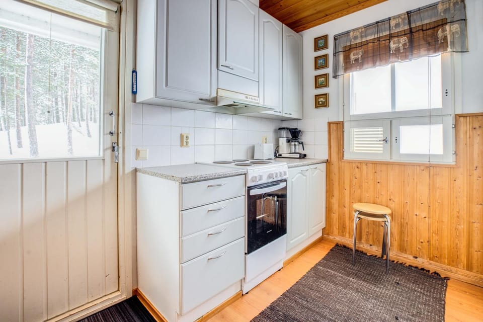 Kitchen or kitchenette, pet friendly, stove