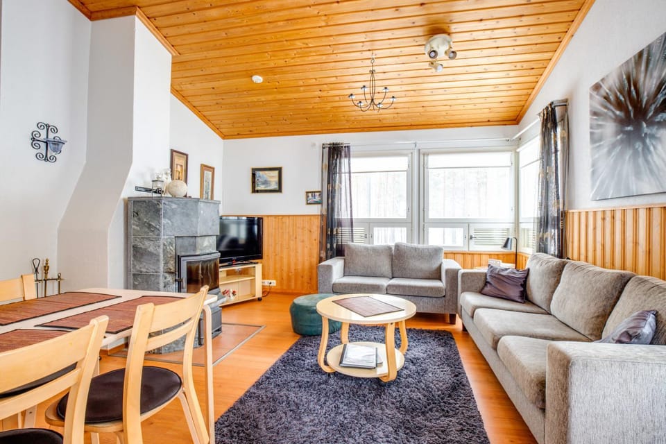Communal lounge/ TV room, TV and multimedia, Living room, Seating area, Dining area