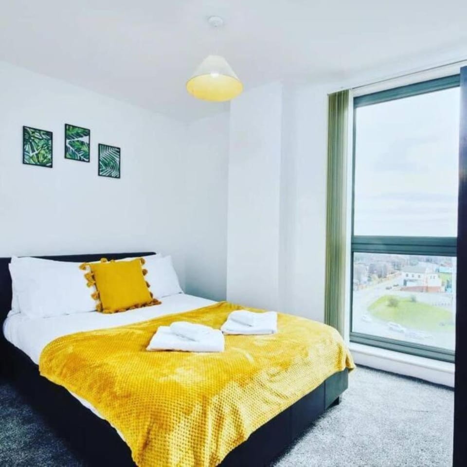 Bed, Photo of the whole room, Bedroom, towels