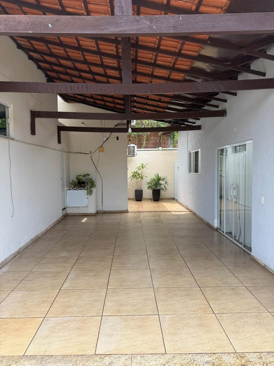 Casa aconchegante e espaçosa à 6 min da Praia - Ar condicionado - WIFI - Cozinha Completa - Garagem House in State of Rio de Janeiro