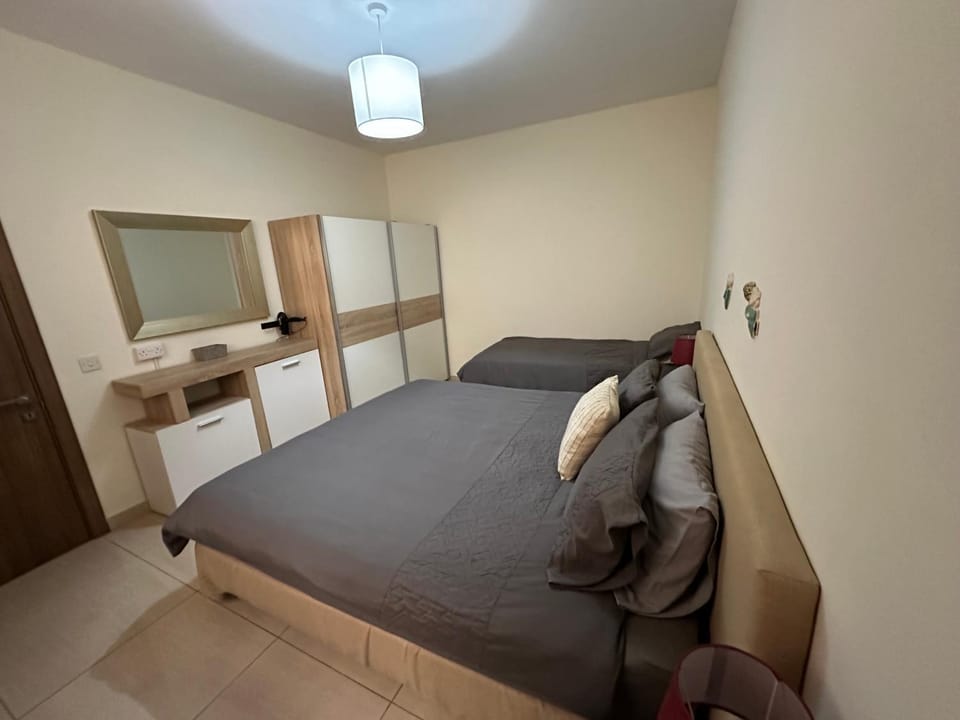 Photo of the whole room, Bedroom, wardrobe