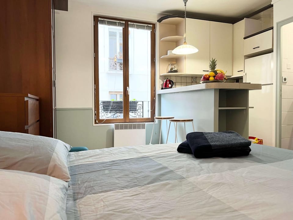 Bed, Kitchen or kitchenette, Living room, Photo of the whole room, Bedroom, towels
