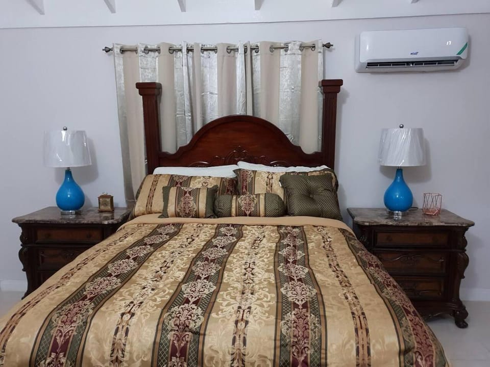 Bedroom, air conditioner