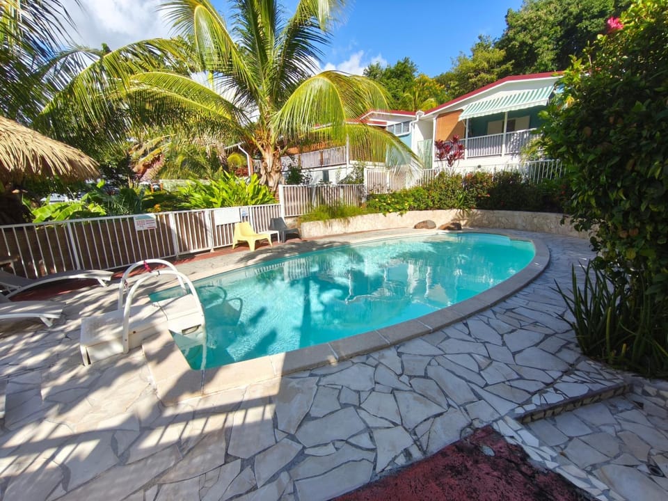 TI SOLEY Bungalow tropical avec piscine, terrasse, clim à Bouillante House in Bouillante