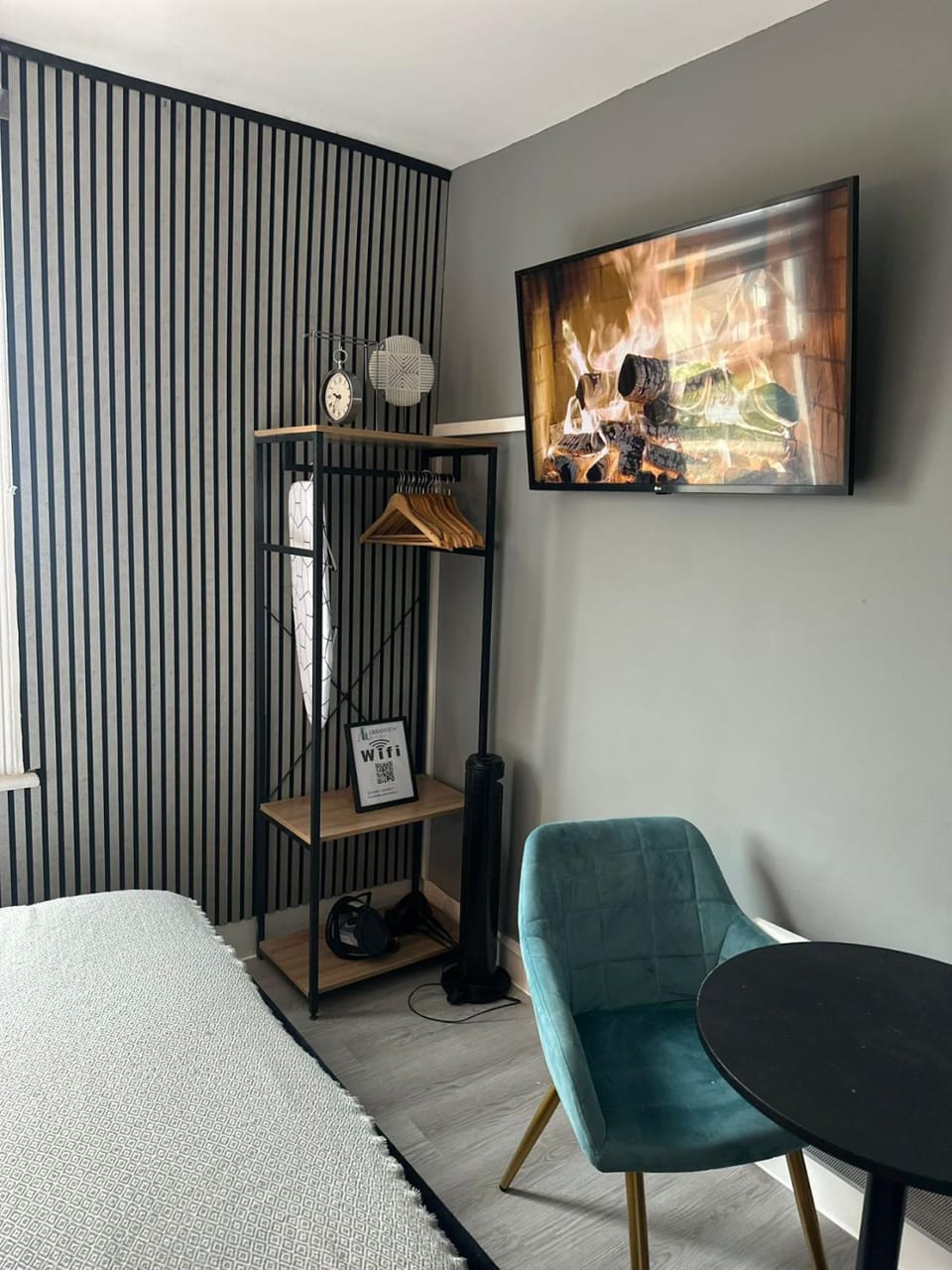 Islington Studio for 2 - Private Bath & Smart TV Apartment in London Borough of Islington