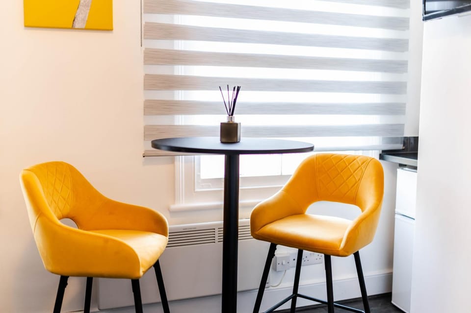 Seating area, Dining area