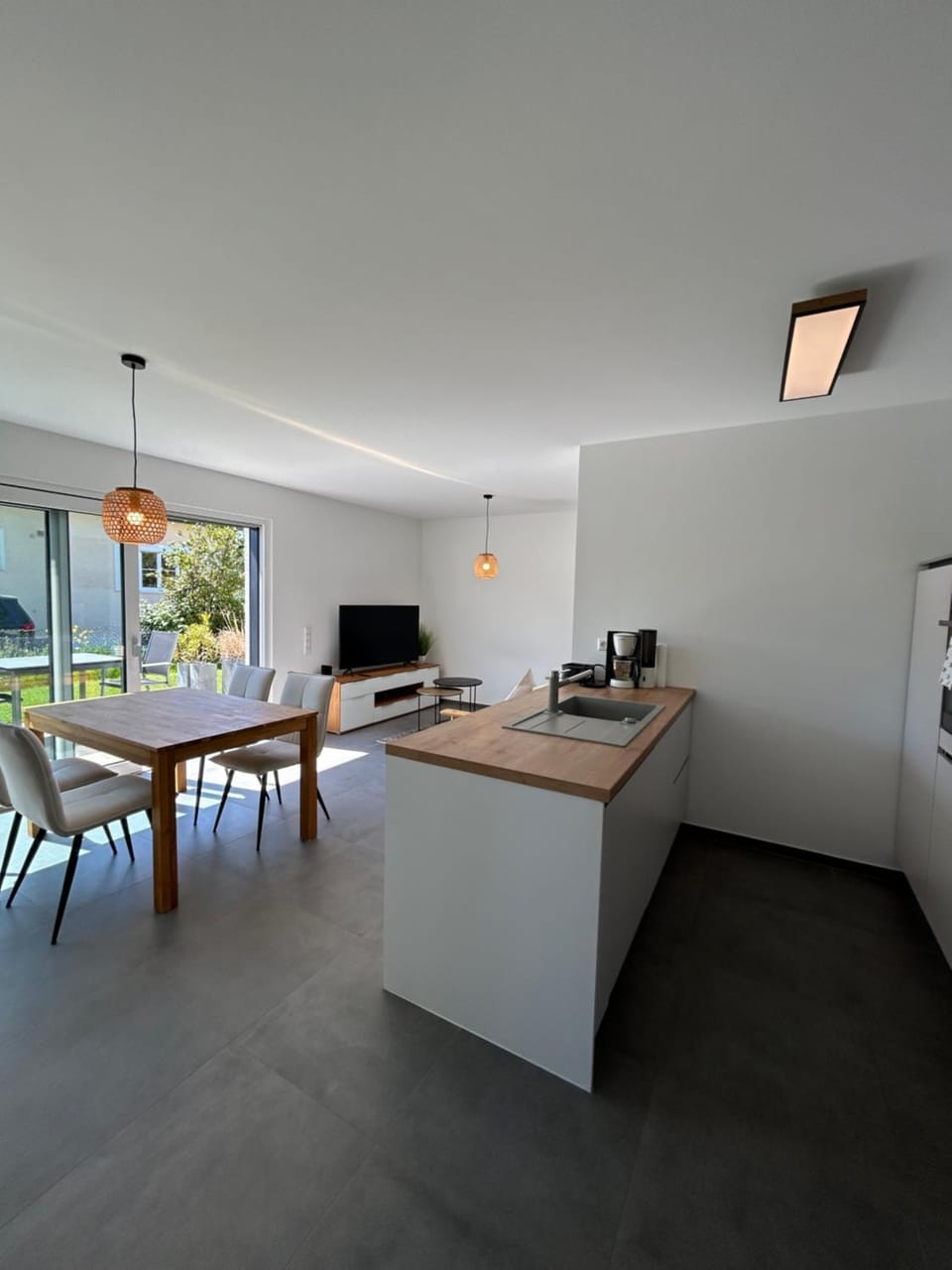 TV and multimedia, Kitchen or kitchenette