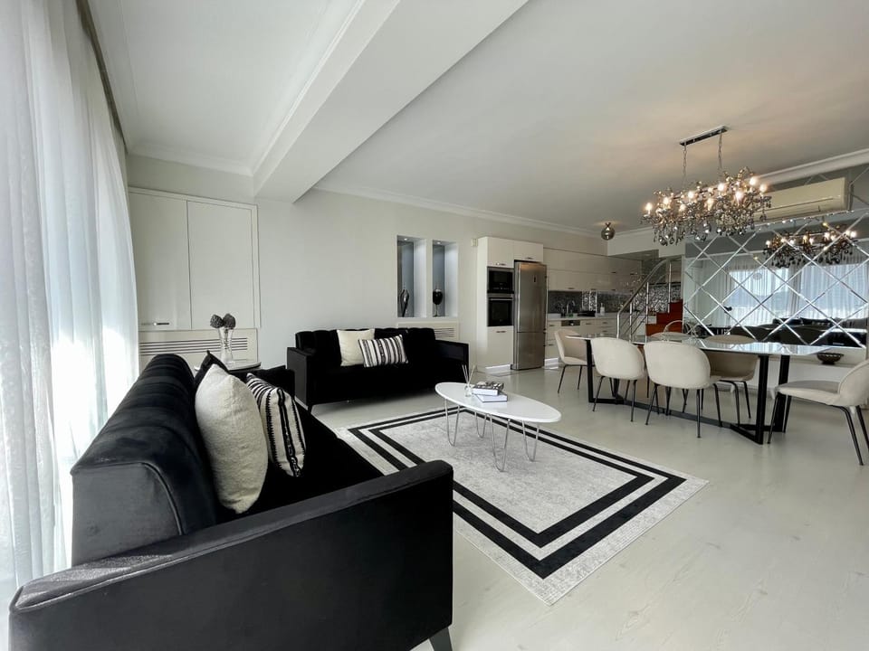 Kitchen or kitchenette, Living room, Seating area, Dining area