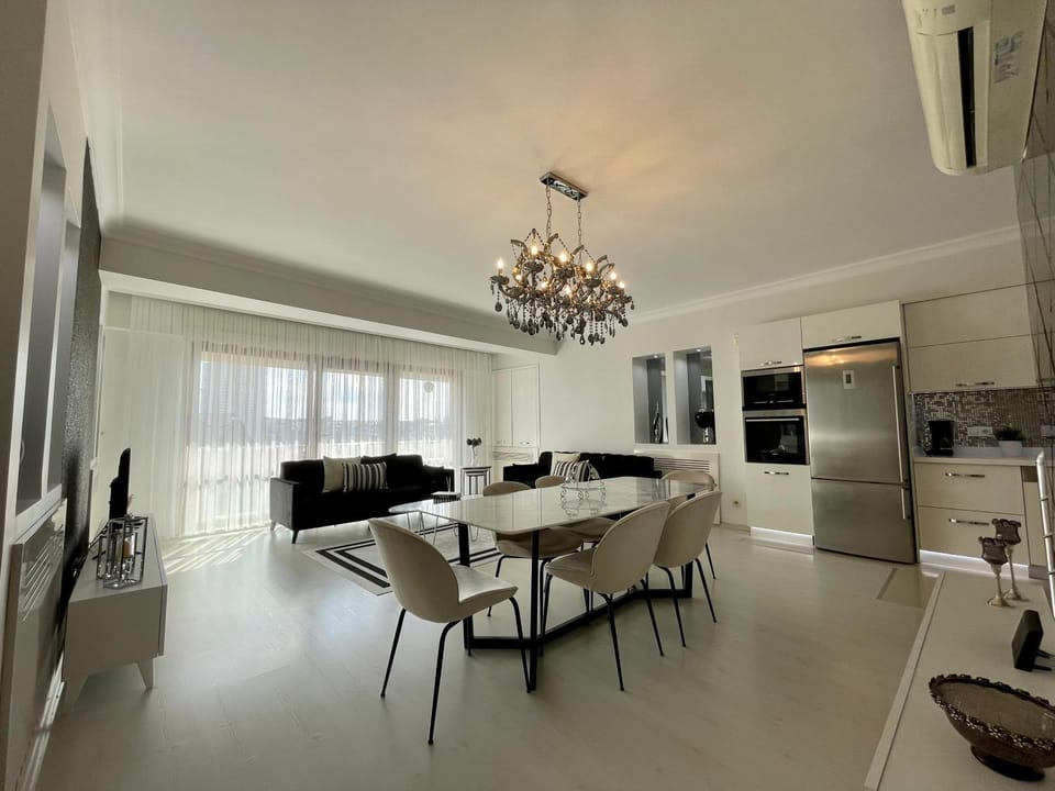 Living room, Seating area, Dining area, minibar, pet friendly, air conditioner
