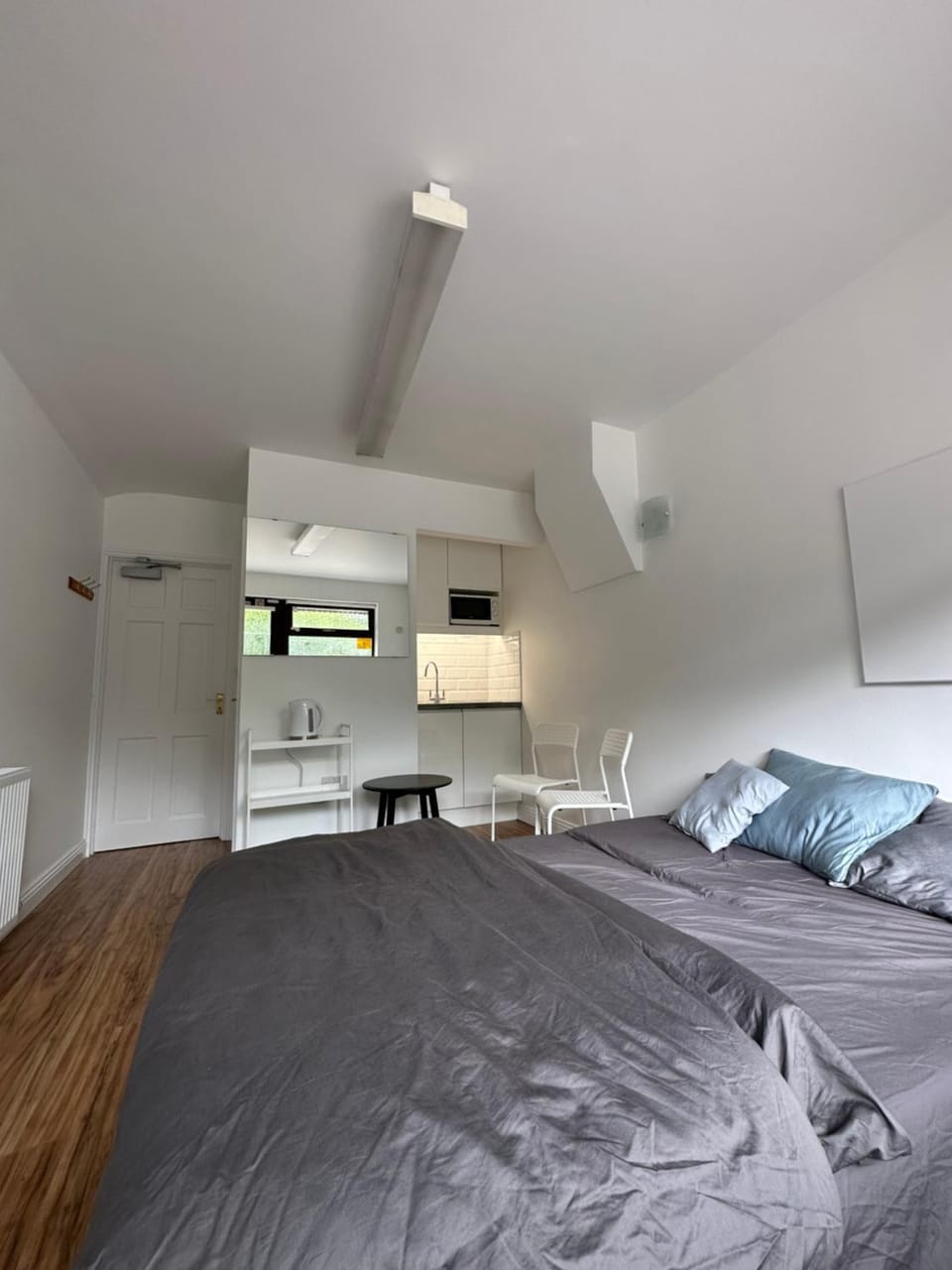 Property building, Bed, Other, Guests, Guests