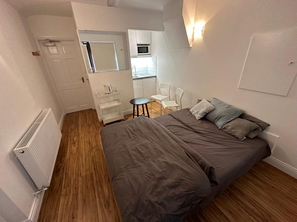 Property building, Bed, Other, minibar, pet friendly, pet friendly, kitchen, kitchen