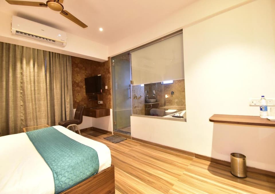 Bed, Photo of the whole room, Bedroom, air conditioner