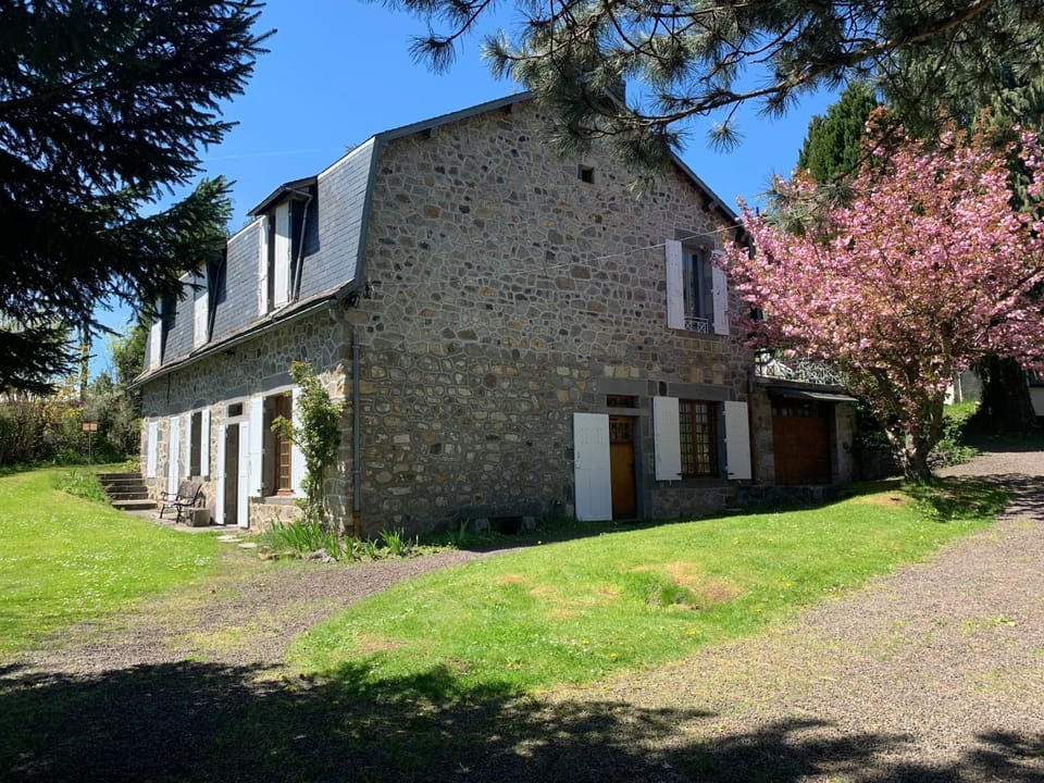 Charmant appartement jardin/parking privé 4 personnes Apartment in Auvergne-Rhône-Alpes