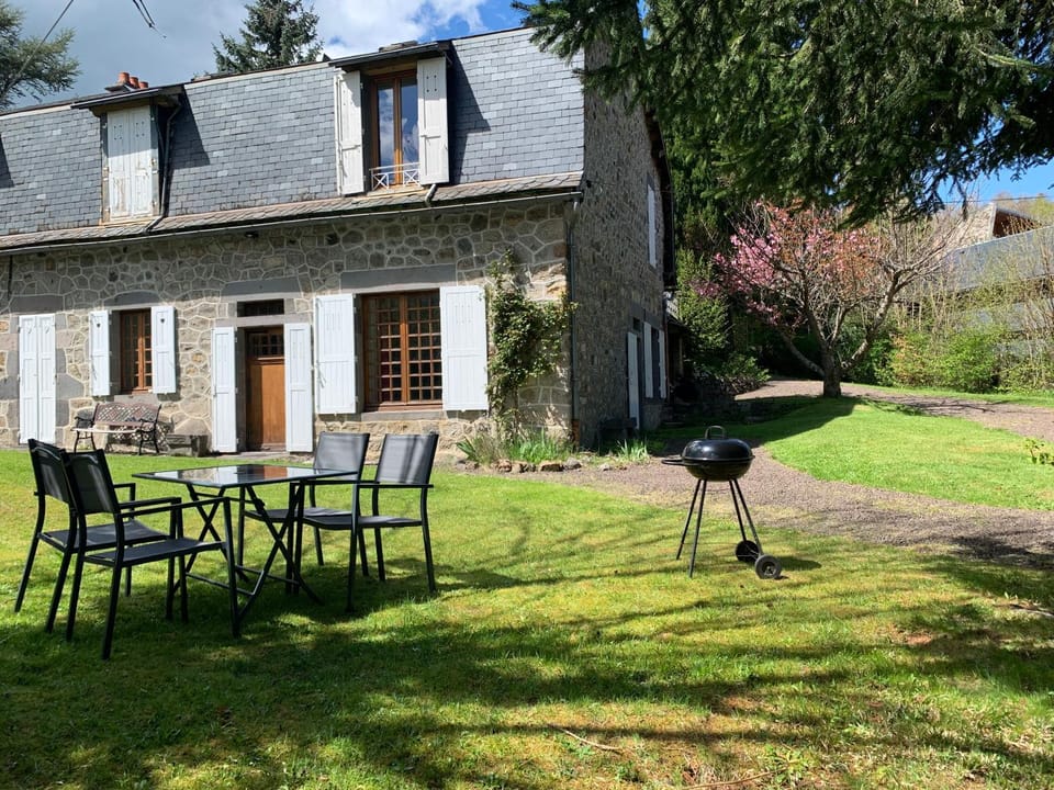 Charmant appartement jardin/parking privé 4 personnes Apartment in Auvergne-Rhône-Alpes