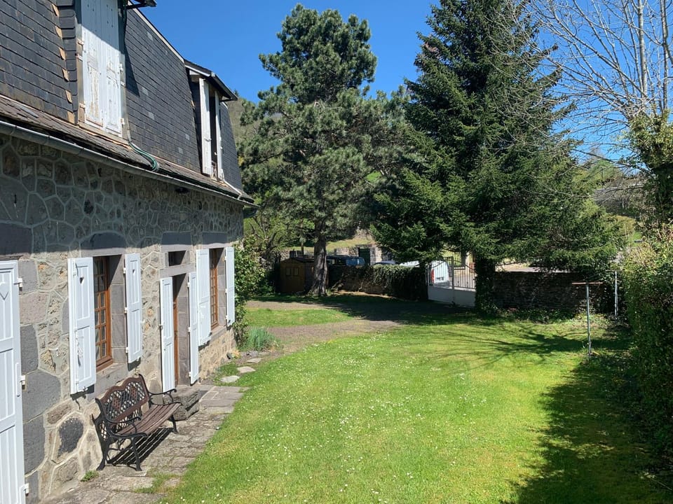 Charmant appartement jardin/parking privé 4 personnes Apartment in Auvergne-Rhône-Alpes