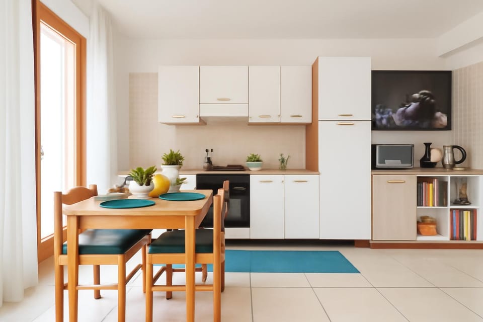 Kitchen or kitchenette, Dining area, oven, stove