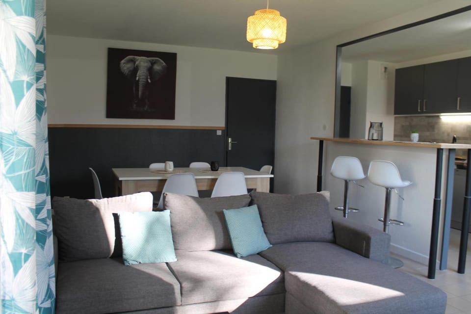 Living room, Dining area