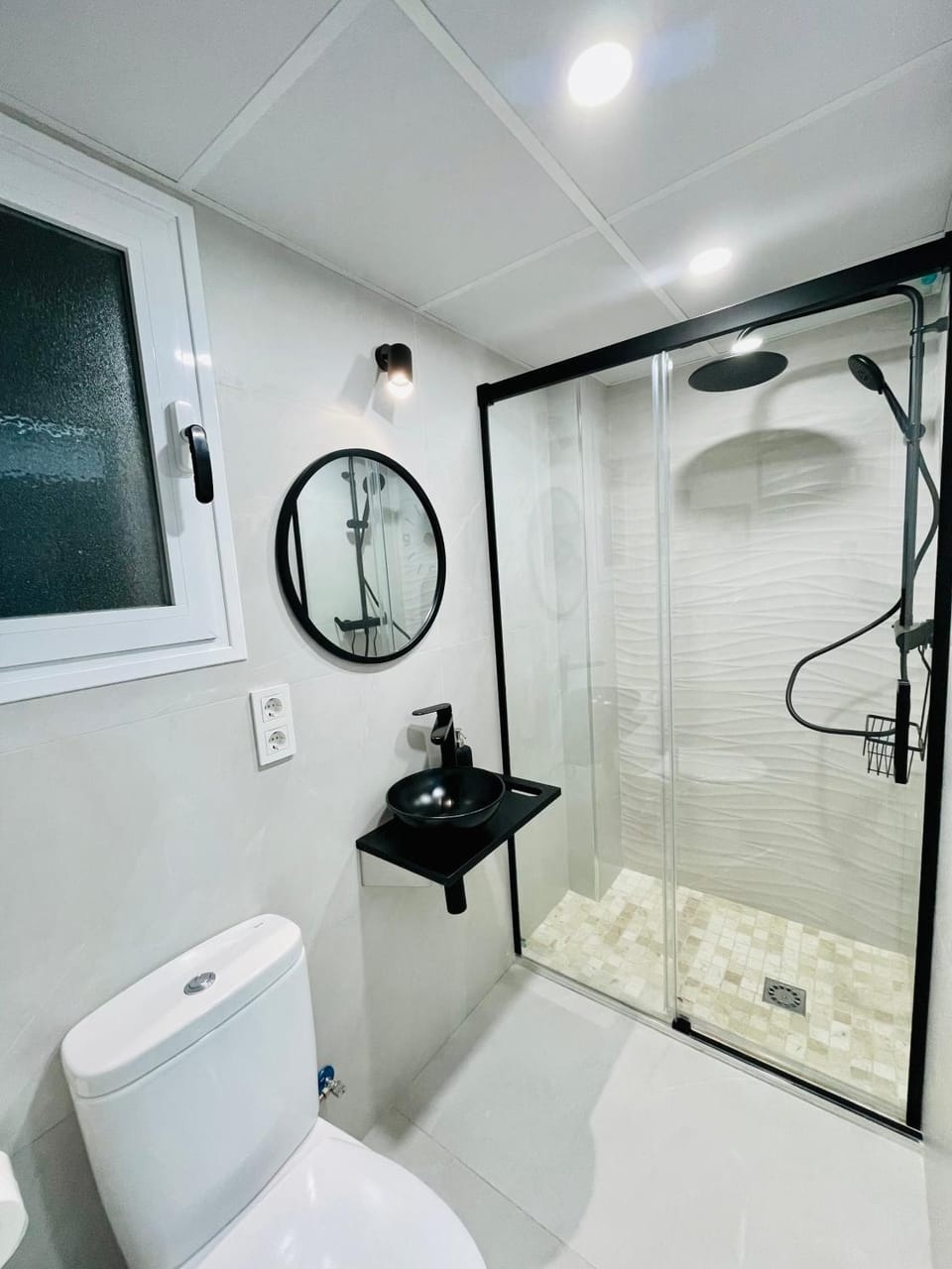 Shower, Toilet, Bathroom, towels