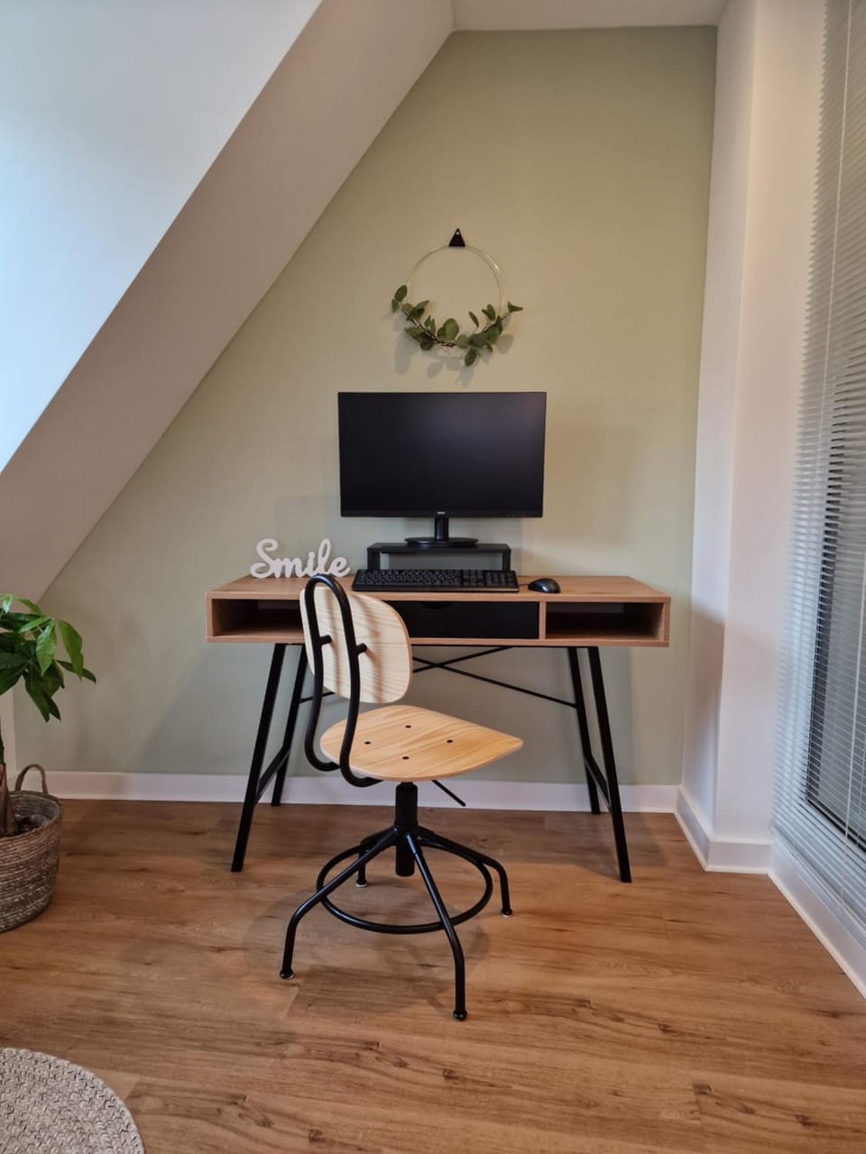 TV and multimedia, Business facilities