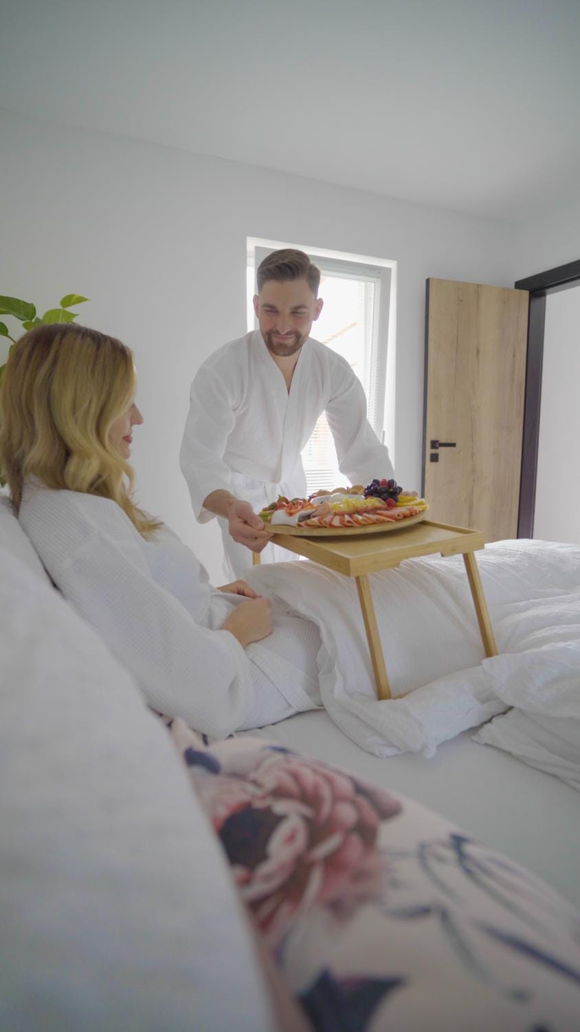 Bedroom, Breakfast